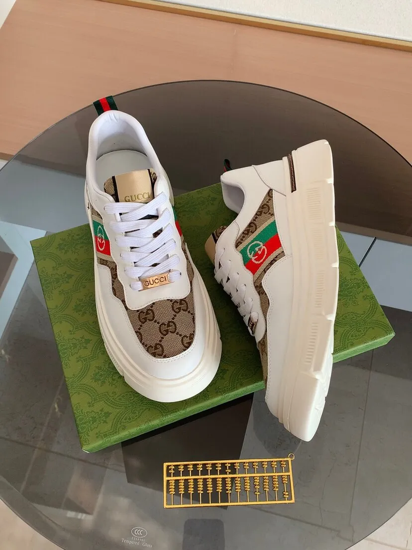 Factory price 400. The new GUCCI (Gucci) is launched at the same time, new men's shoes, 😘fabrics are selected imported cowhide, lining: sheepskin lining. 👍🏿 High-end ☄️ air-cushion molded anti-slip rubber outsole, exquisite lines, simple and elegant, comfortable and high-end for leisure travel. Code number: 38 to 44 (45 can be customized and cannot be returned or exchanged)
